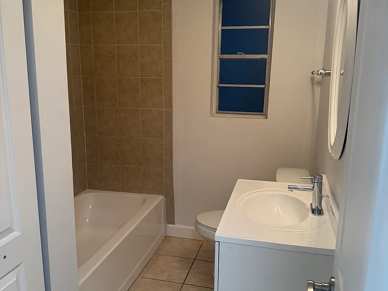 725 Holly Dr — Photo 8