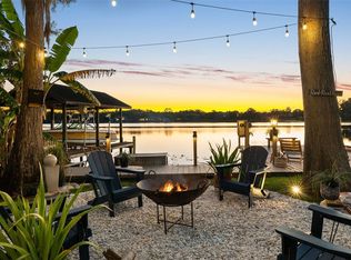 122 Lake Dr, Lutz, FL 33548