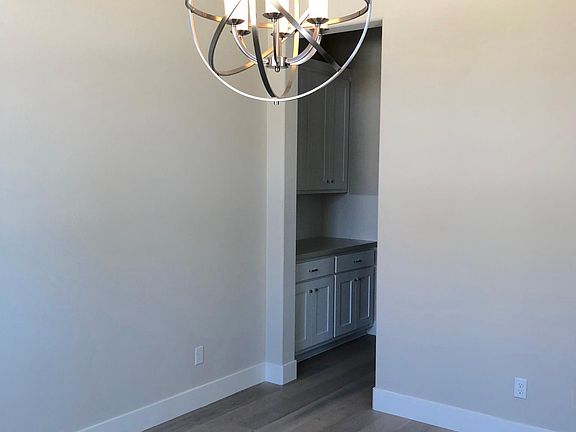 4th image of 530 Madison Ter