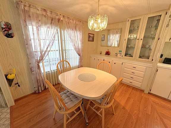 2nd image of 2123 Fosters Pl #2123