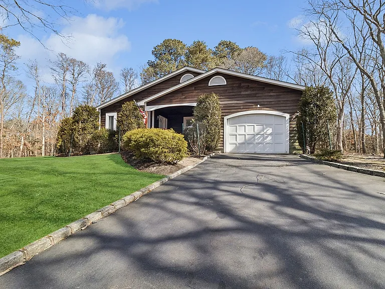 1 Woodview Way — Photo 1