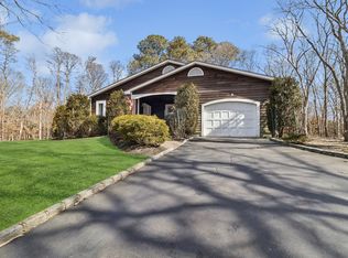 1 Woodview Way, Hampton Bays, NY 11946