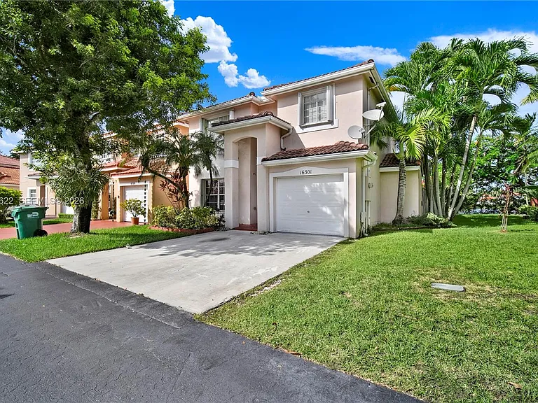 16301 SW 100th Ter — Photo 3