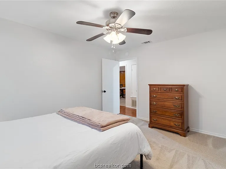 1105 Holleman Dr — Photo 21