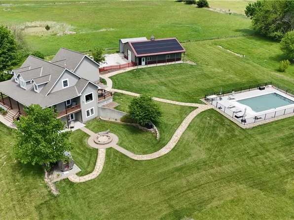 30521 Foxtail Dr, Drexel, MO 64742