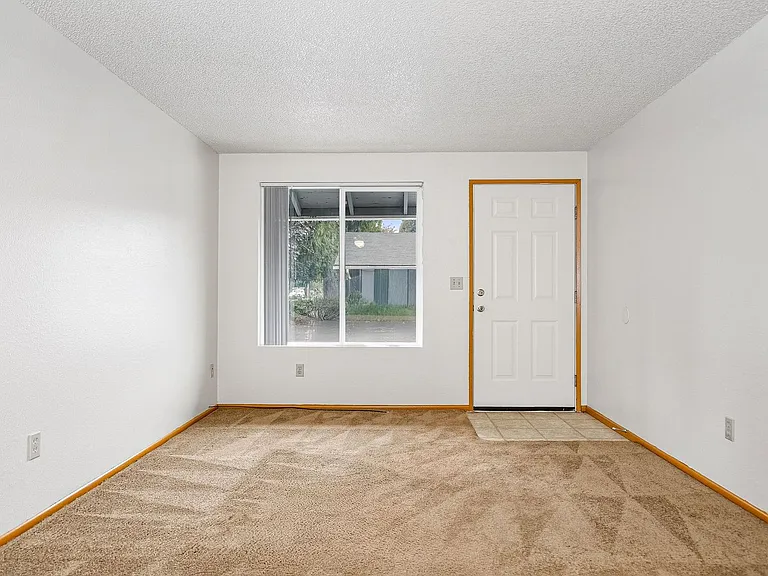 635 S 5th St — Photo 5