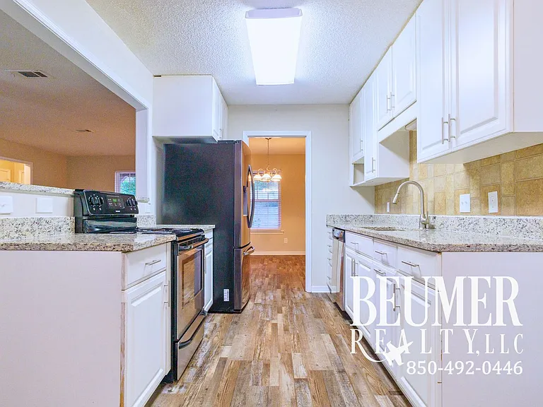 231 S 69th Ave — Photo 6