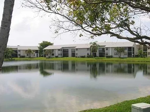 2 bed, 1.5 bath, 863 sqft, $1,850 — Photo 2