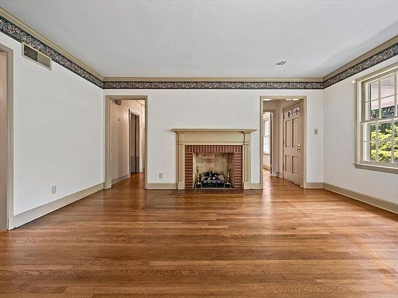 5th image of 4968 Cole Rd