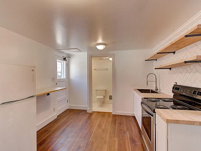 232 N 200 W #12 — Photo 6