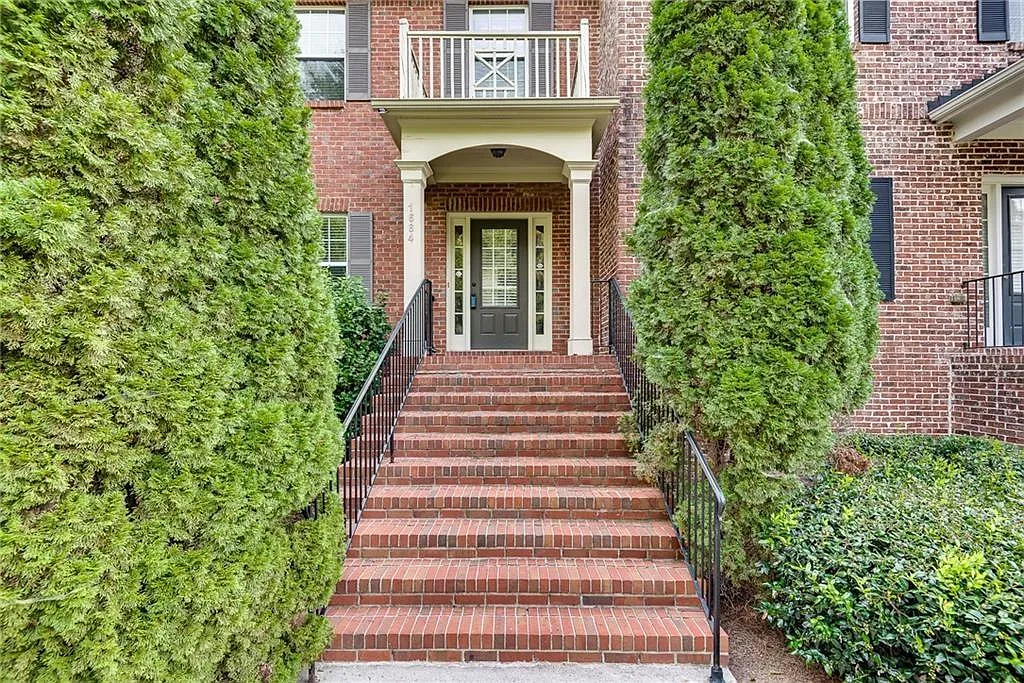 3 bed, 3.0 bath, 1540 sqft, $2,350 — Photo 2