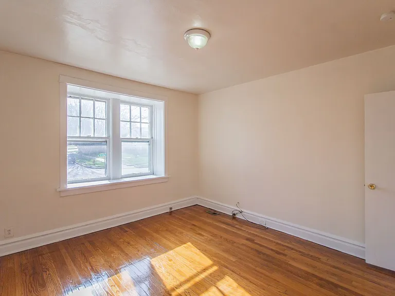 (220) 1140 Ursula Ave — Photo 9