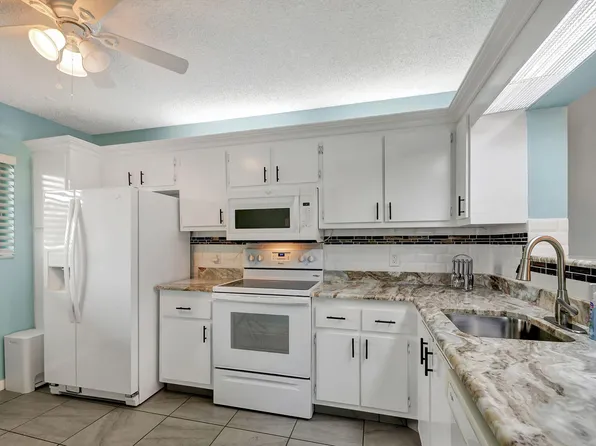 3178 Via Poinciana #208, Lake Worth, FL 33467