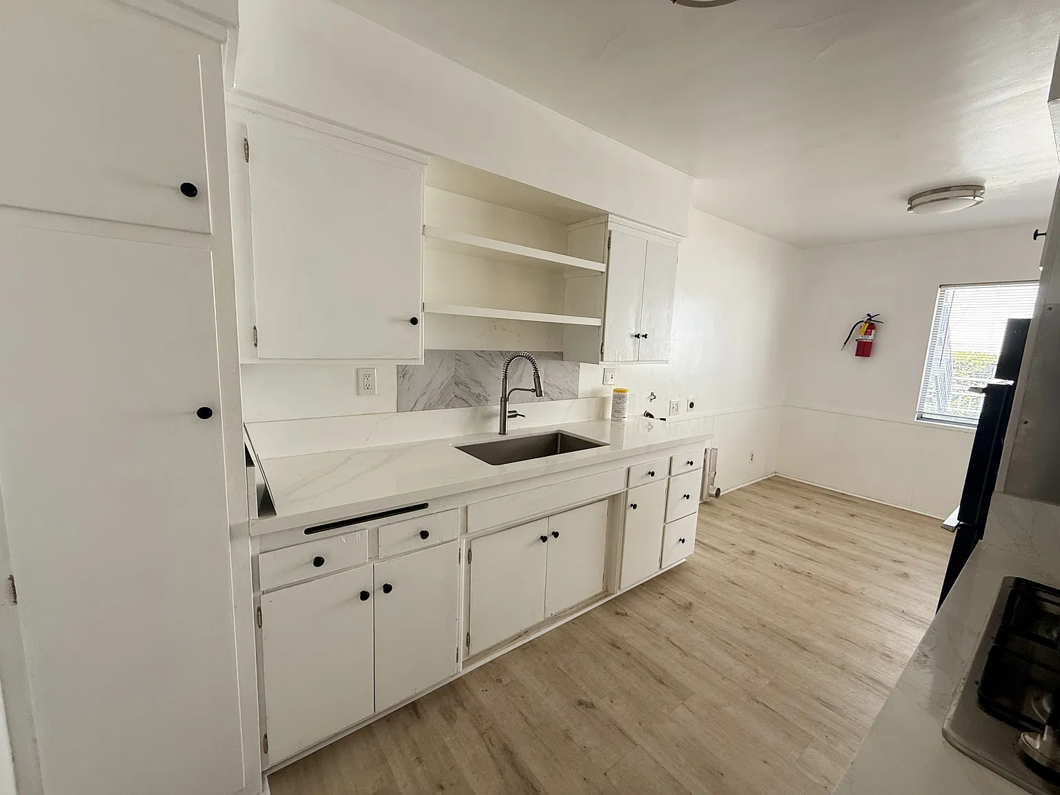 2 bed, 861 sqft, $2,300 — Photo 4