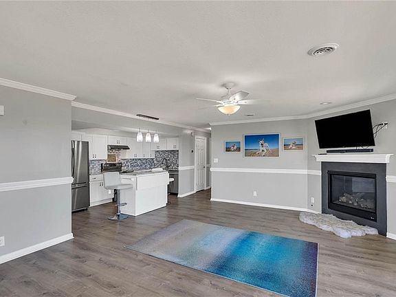 4th image of 1048 E Ocean View Ave