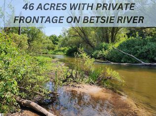 4516 River Rd, Frankfort, MI 49635