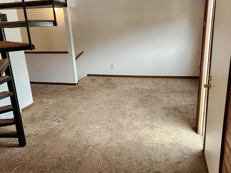 1518 Linda Dr — Photo 3
