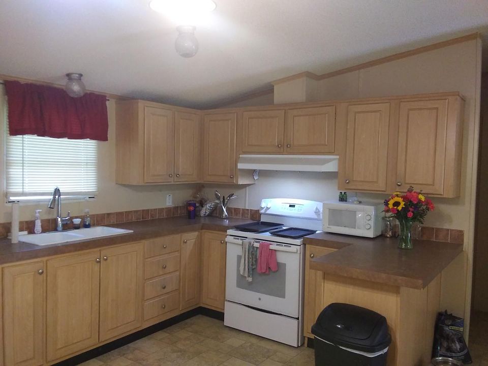 2nd image of 33 Oakview Dr