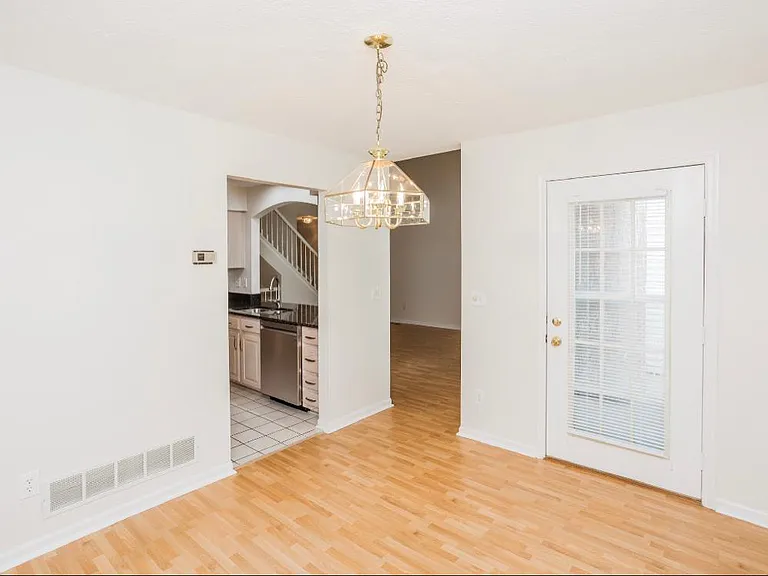 5390 Crossing Ln #5390 — Photo 3