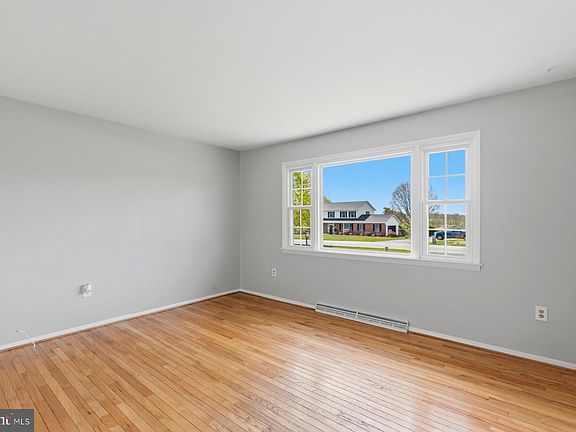 5th image of 2406 Neudecker Rd