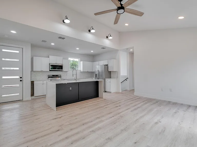 5211 Rob Scott St — Photo 4
