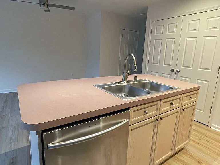 1123 Lindsay Ln — Photo 14