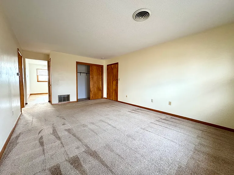 214 8th Ave SE #4 — Photo 2