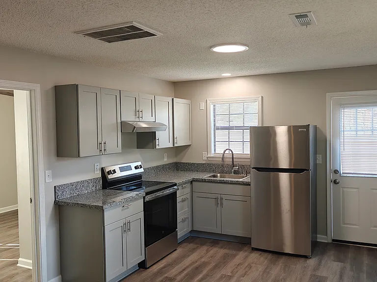 329 N Tipton St — Photo 1