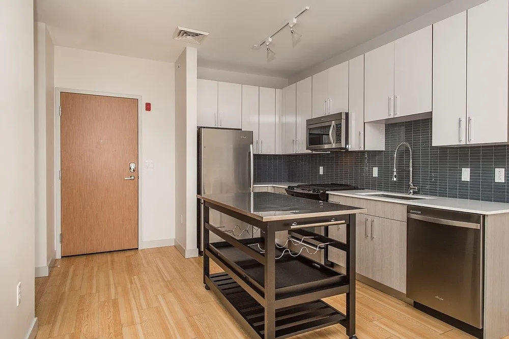 2 bed, 1031 sqft, $4,650 — Photo 1