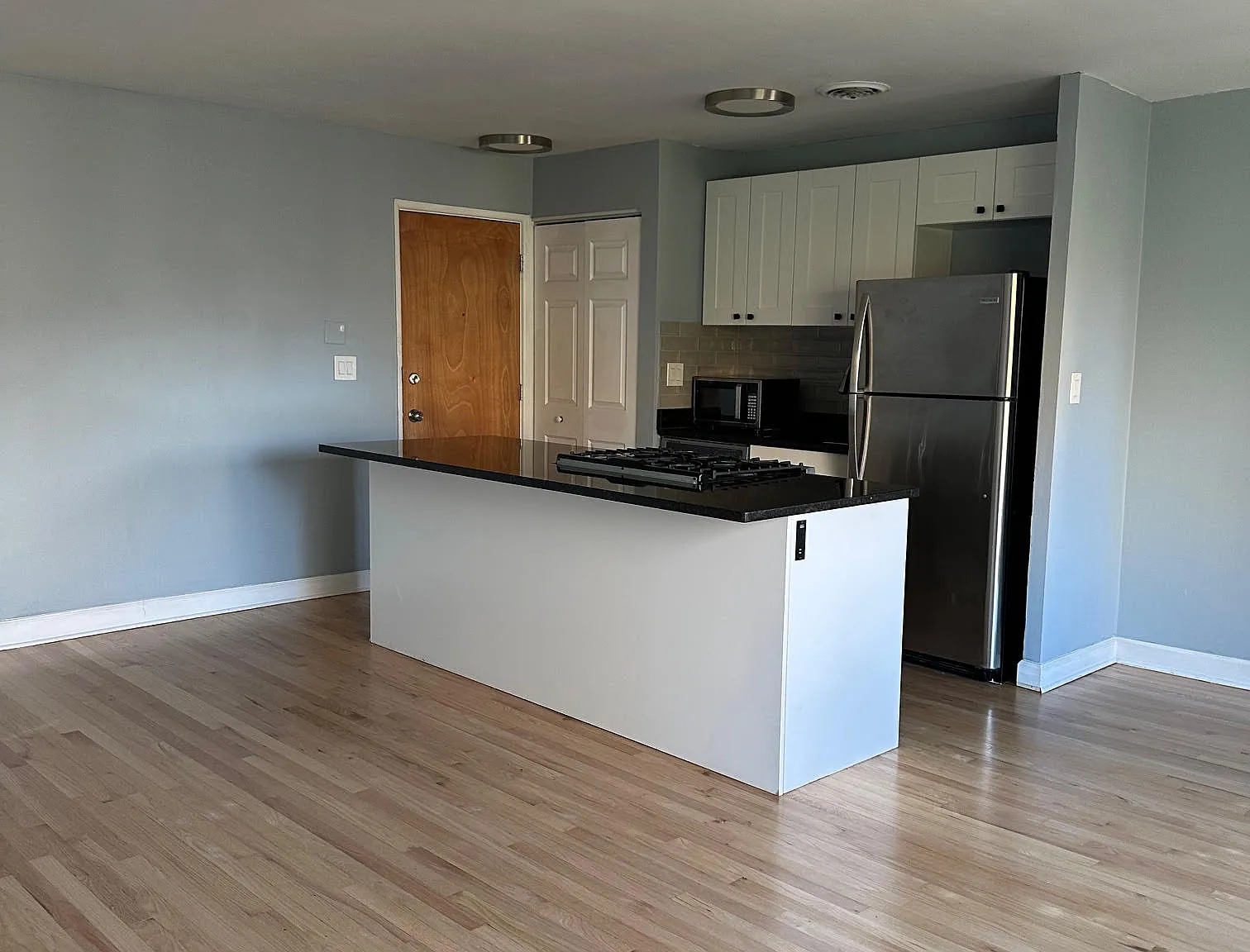 1 bed, 800 sqft, $1,950 — Photo 2
