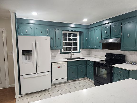 4th image of 125 Darlene Dr