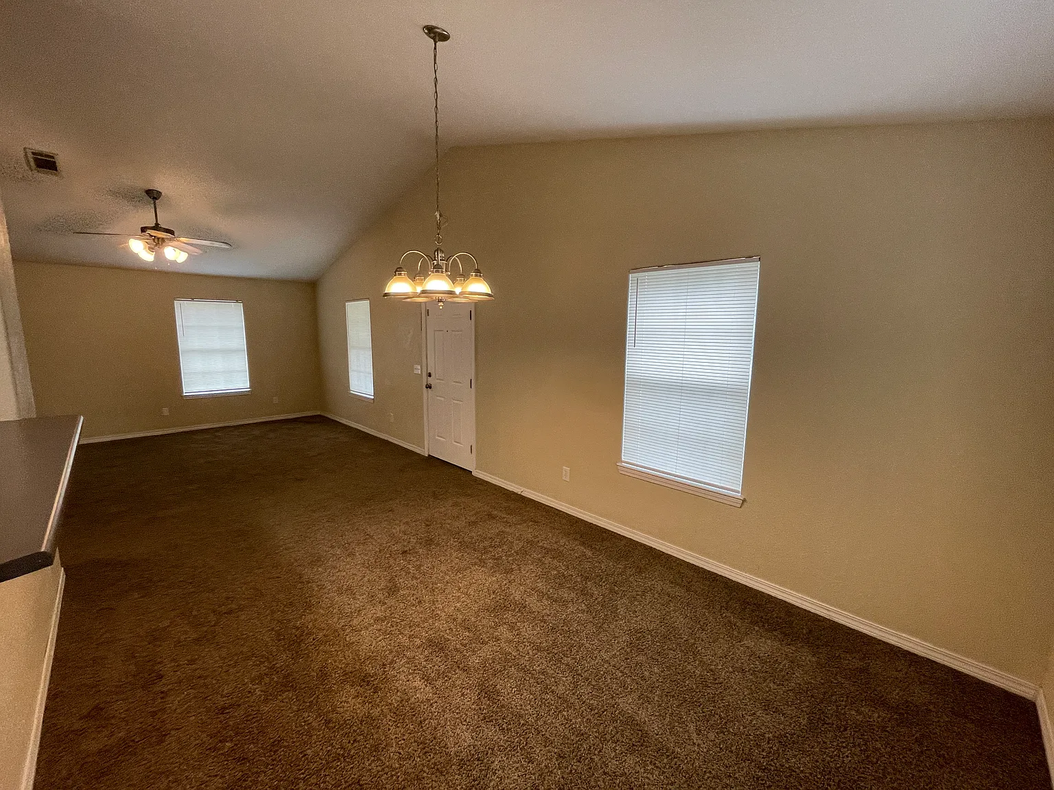3 bed, 1260 sqft, $1,695 — Photo 4