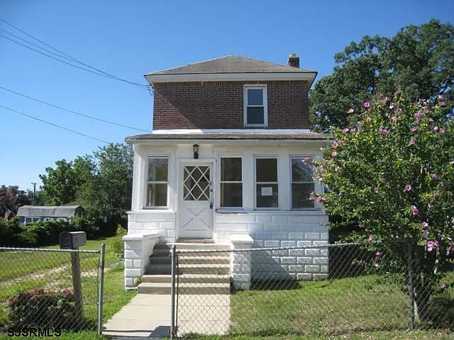 733 Oneida Ave photo 1