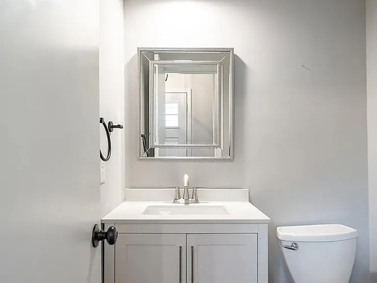 5722 N London Ave — Photo 3
