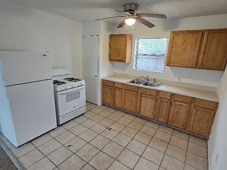915 Walter St SE — Photo 6