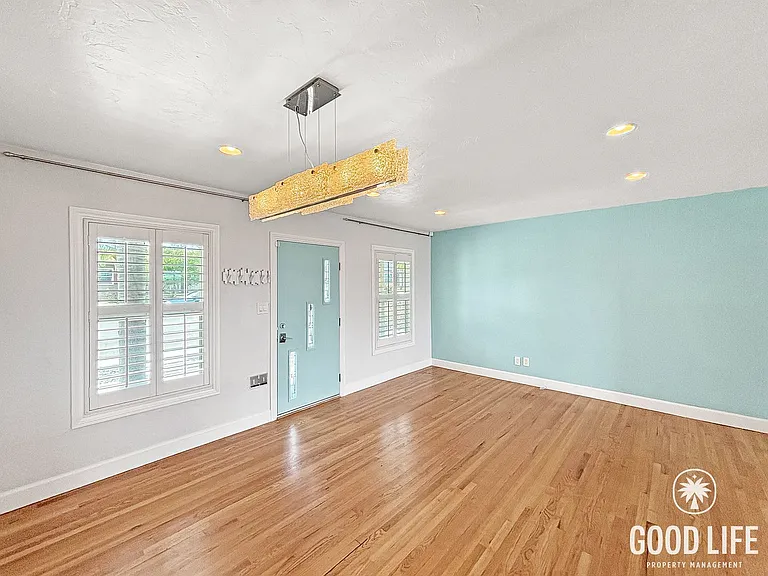 4241 E Overlook Dr — Photo 4