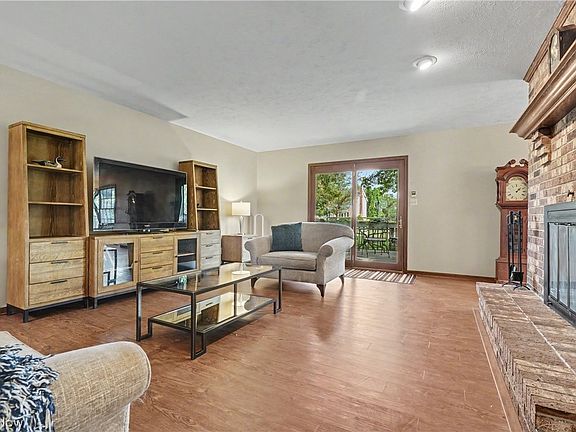 5th image of 4382 Bunker Ln