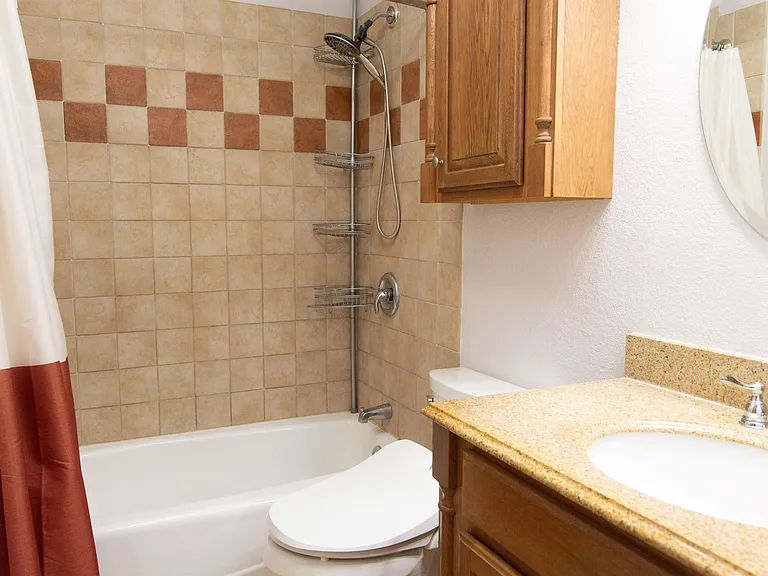 2811 Cromwell Ave — Photo 13