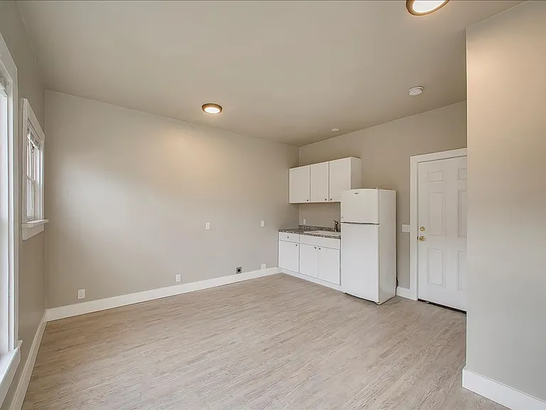 1315 W Jefferson St — Photo 3