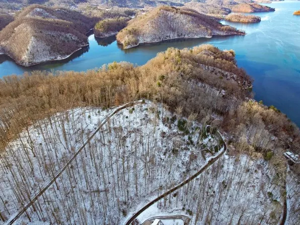 13 Diamond Point Dr, Butler, TN 37640