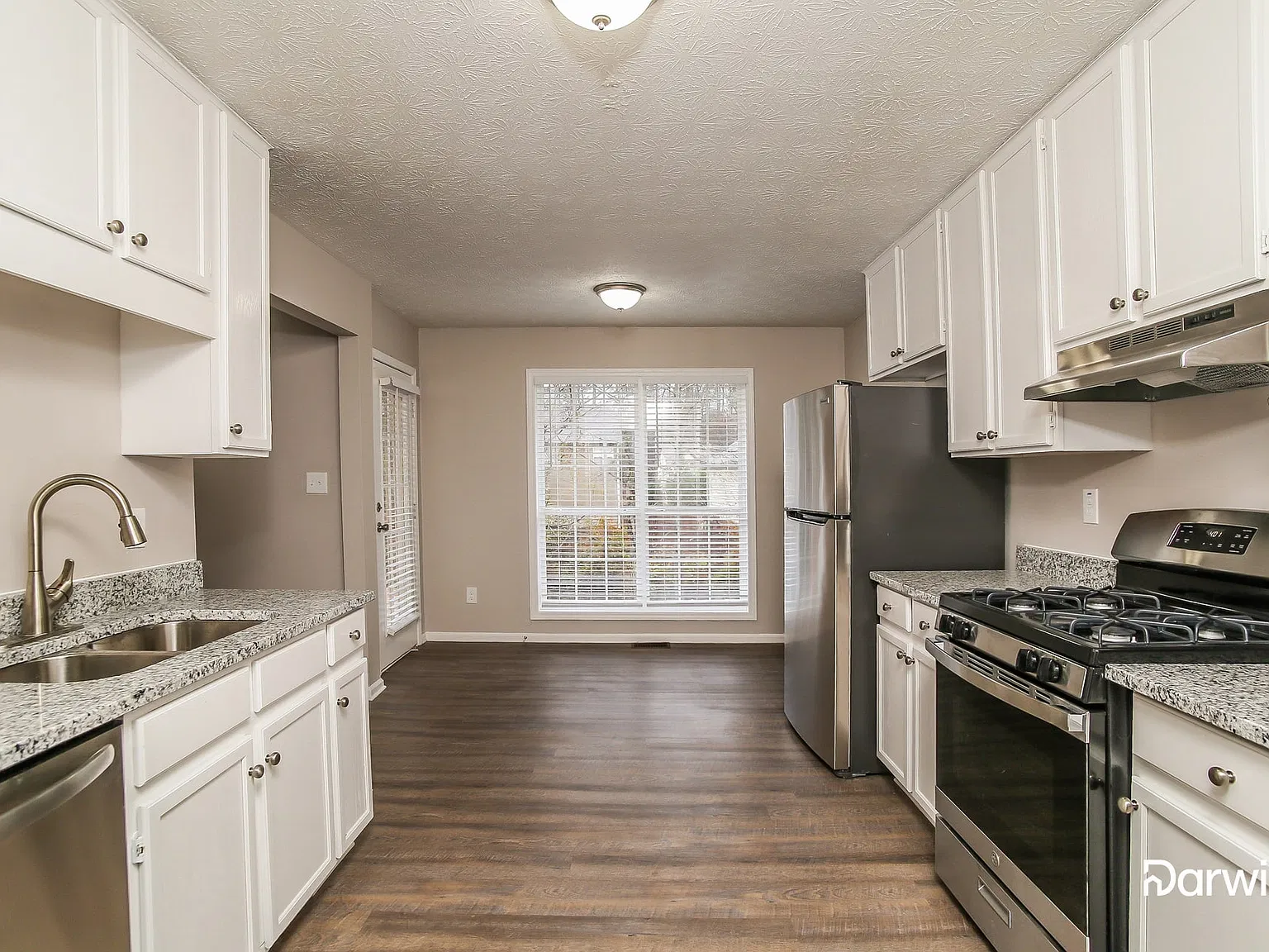 5 bed, 3.0 bath, 2259 sqft, $2,405 — Photo 3