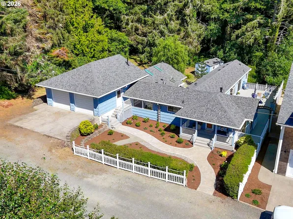 715 N Laurel St, Cannon Beach, OR 97110