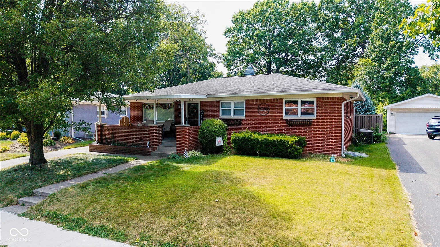 5657 Maplewood Dr photo 1
