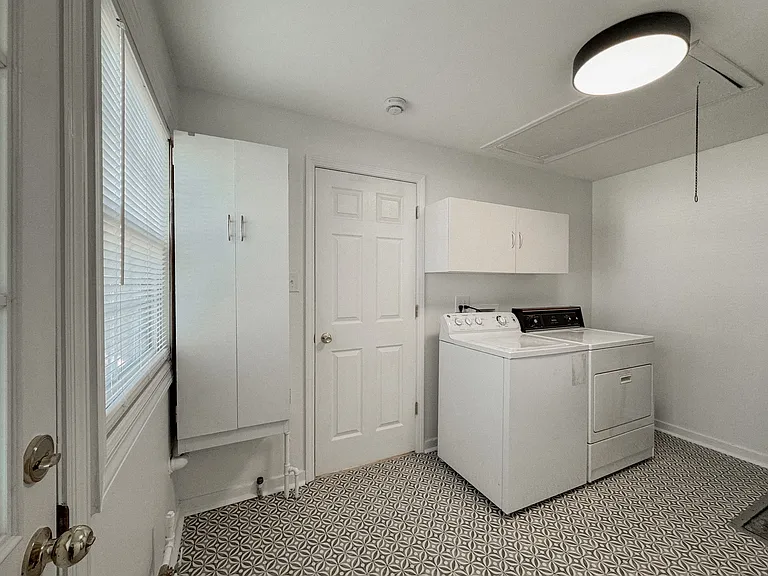 Laundry & mudroom