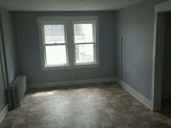 2nd image of 502 Oak Hill Ave #2