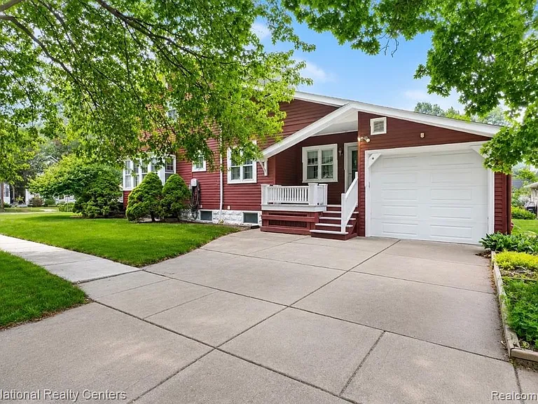 229 Linden St — Photo 4