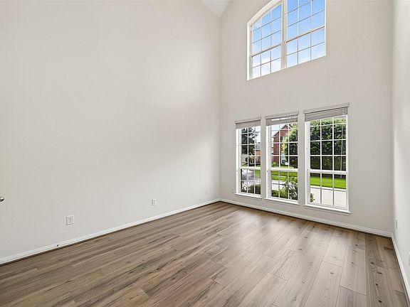5th image of 6130 Riverchase Glen Dr