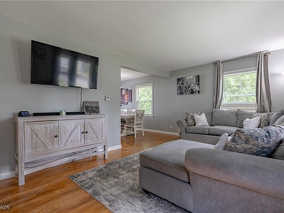 2nd image of 2930 Archwood Pl