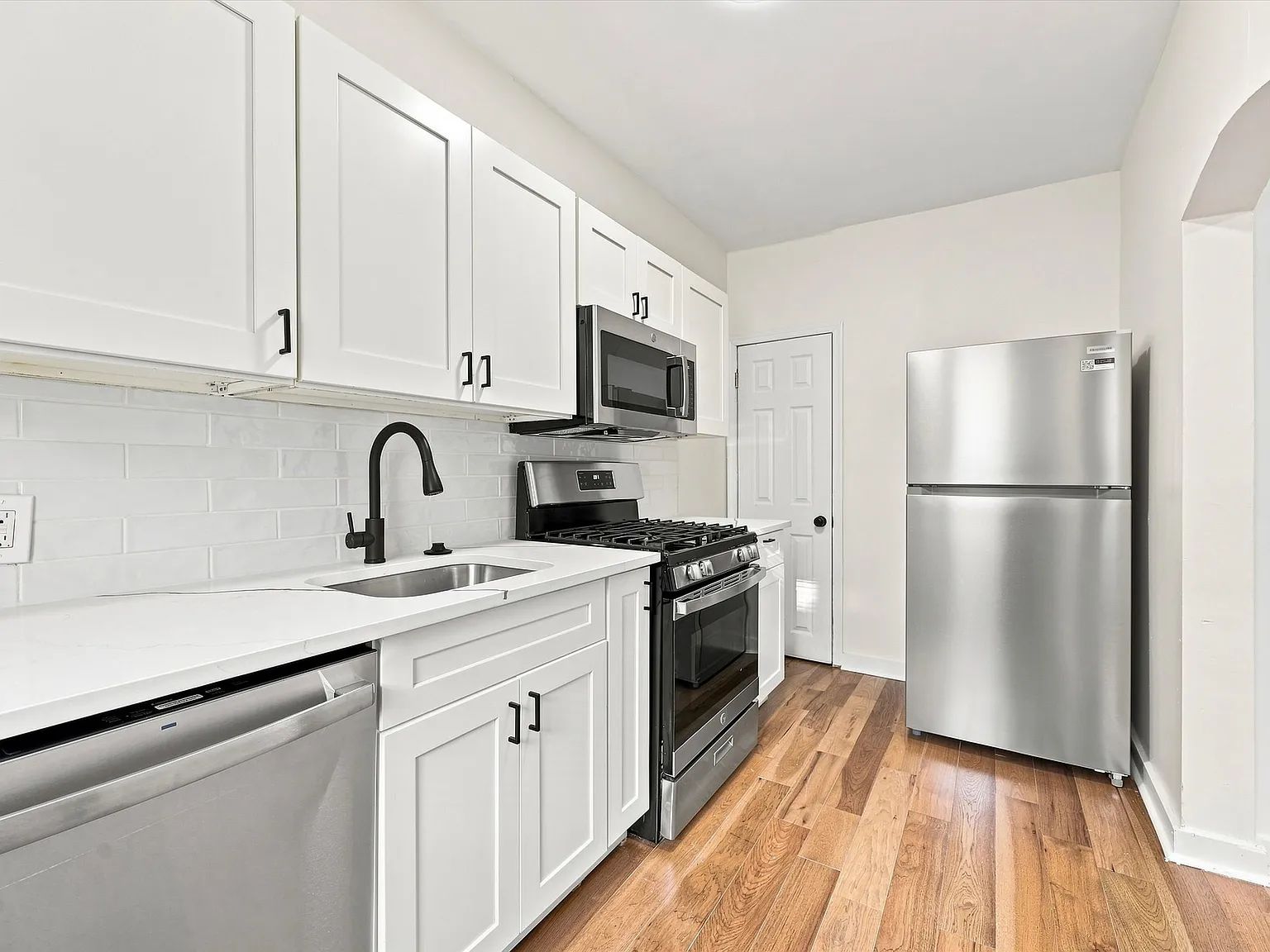 3 bed, 1188 sqft, $1,845 — Photo 2