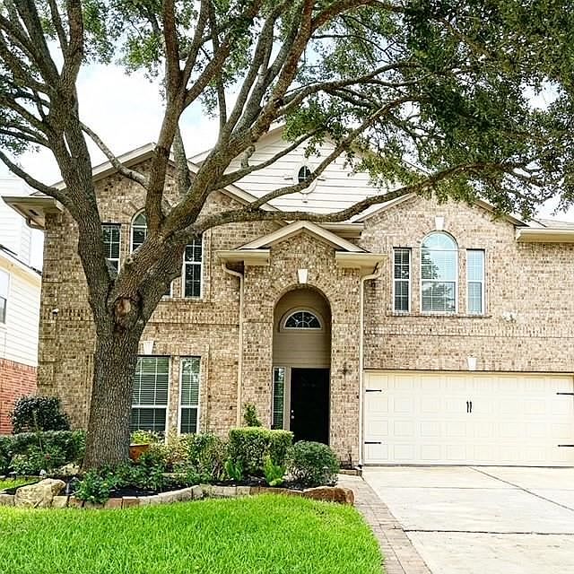 1st image of 11814 Green Willow Falls Dr